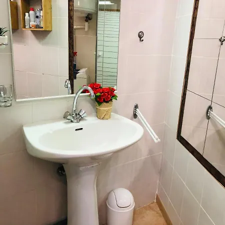 Ensoleillé à Deux Pas Des Plages Avec Sa Grande Terrasse Privée ! * Niza