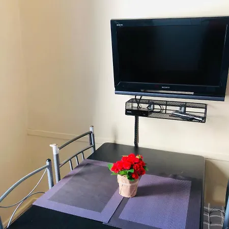 Ensoleillé à Deux Pas Des Plages Avec Sa Grande Terrasse Privée ! * Niza