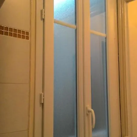 Ensoleillé à Deux Pas Des Plages Avec Sa Grande Terrasse Privée ! * Niza